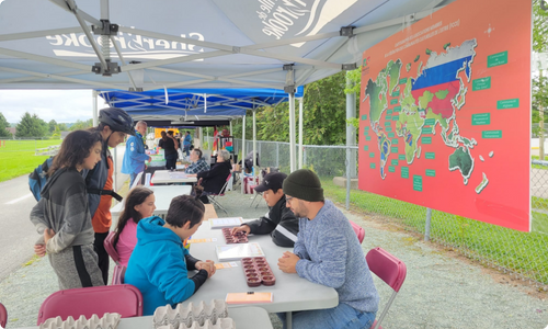 Qu’est-ce que l’Espace de la Diversité? C'est un projet collaboratif porté par la Fédération des communautés culturelles de l'Estrie (FCCE) en partenariat avec la Ville de Sherbrooke. Son objectif? Créer des quartiers où la diversité n'est pas seulement présente, mais pleinement accueillie, valorisée et fêtée.